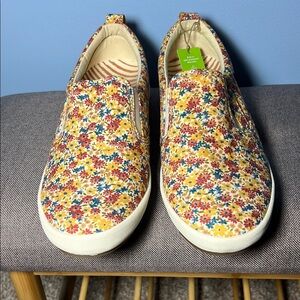 NWT Taos Footwear Women’s slip in shoes size 8.5